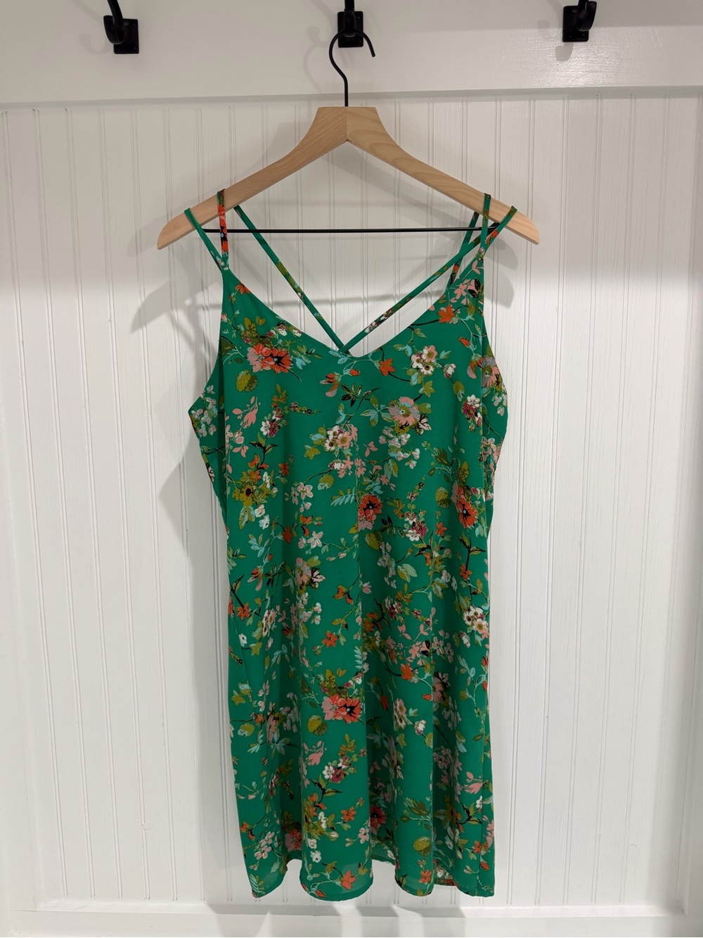 🌸 POSHMARK TITLE
Xhilaration Green Floral Strappy Sundress Size Medium
